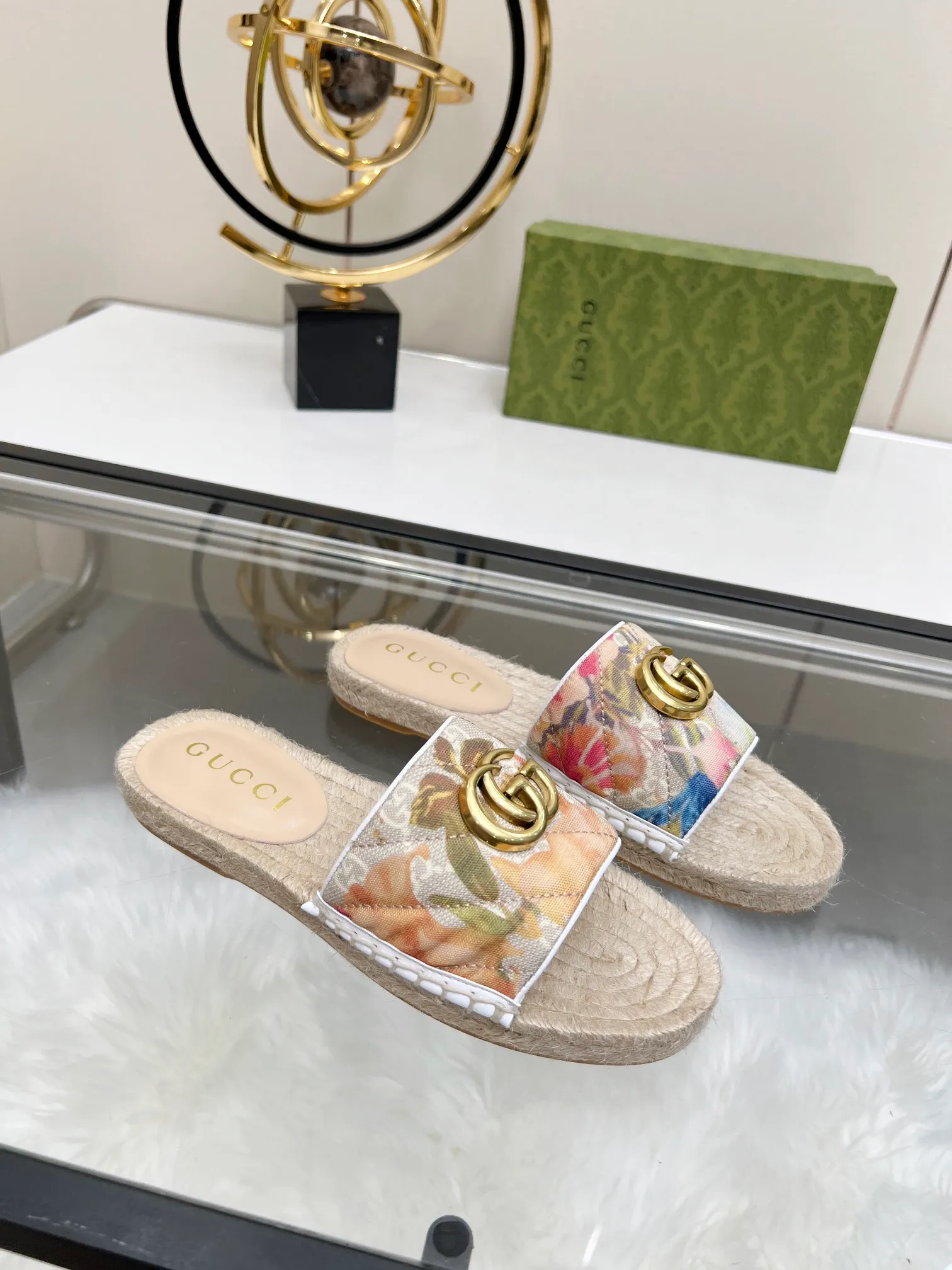 👟👟Ex-factory price 320👟👟 Gucci slippers fisherman shoes new color Injection molded one-piece straw bottom, high-end quality Fabric: Double G imported fabric Lining: sheepskin lining Code number: 35~42 Fabric styles include apricot, floral, pink, black, blue, burgundy, champagne, green, orange, cyan, starry sky, more than 30 colors to choose from, many colors to be updated in the future ,,,,,,,,